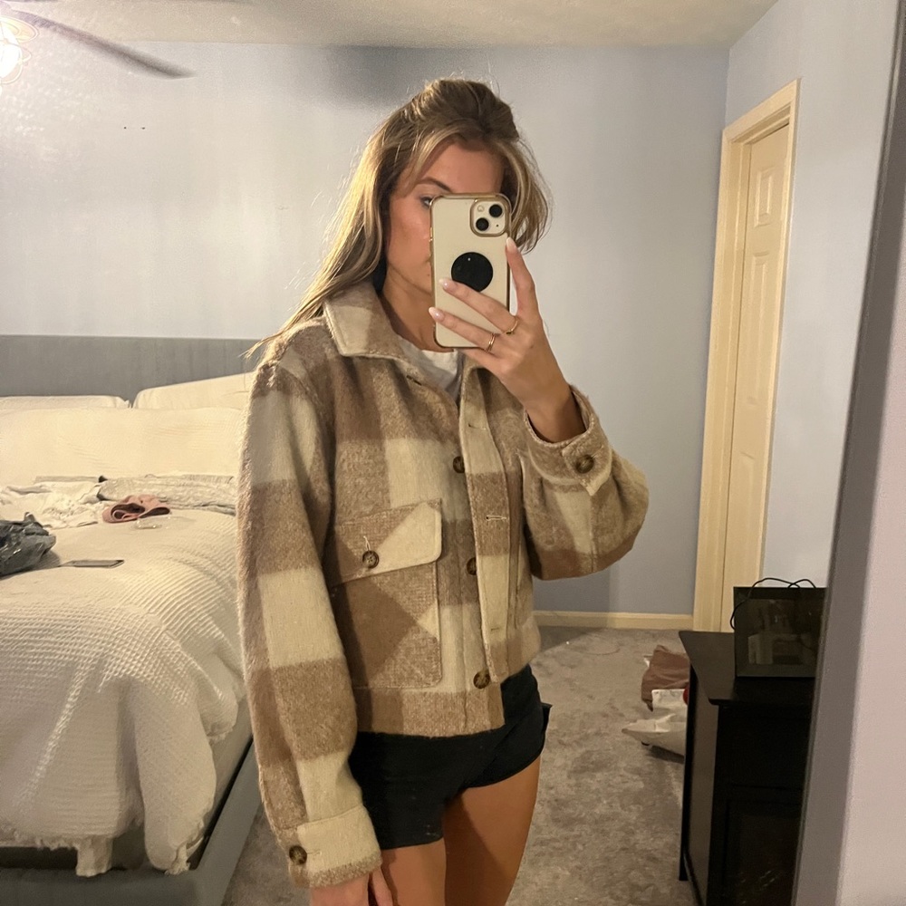 BRAND NEW NEVER WORN ABERCROMBIE PLAID CROPPED JACKET